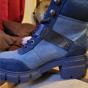 New! Never used boots